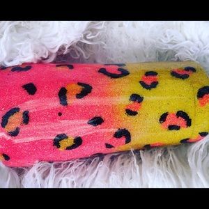 Custom cheetah ombré tumbler. 20oz. Comes with lid